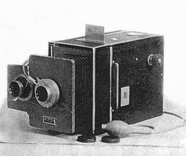vintage bellows camera by vincent dunker